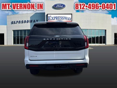 Used 2025 Ford Expedition Active AWD/4WD image 5