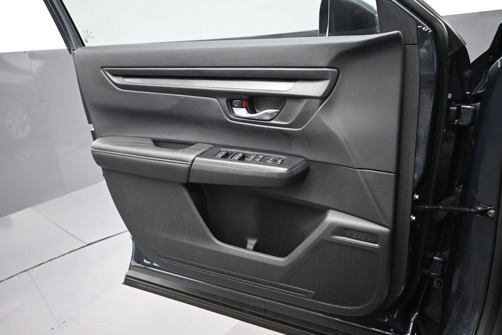Used 2025 Honda CR-V LX image 5