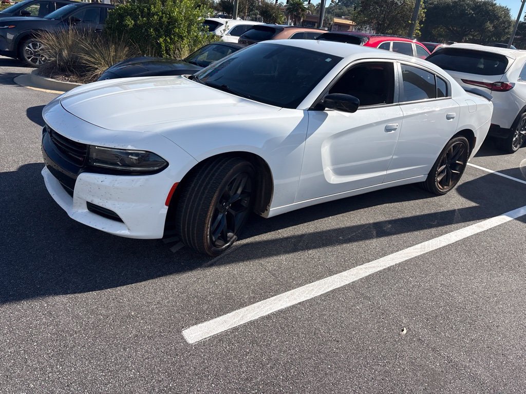 Used 2022 Dodge Charger SXT w/ Blacktop Package RWD image 4