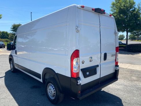 Used 2024 RAM ProMaster 2500 w/ Convenience Group FWD image 5