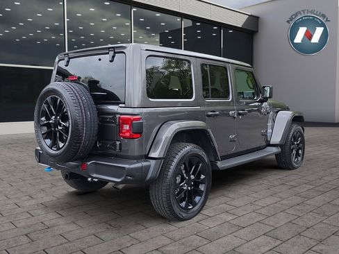Used 2022 Jeep Wrangler Unlimited Sahara w/ Cold Weather Group AWD/4WD image 5