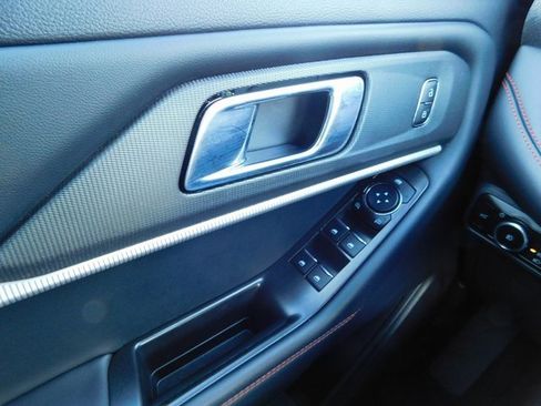 Used 2025 Ford Explorer ST-Line w/ ST-Line Street Pack image 36