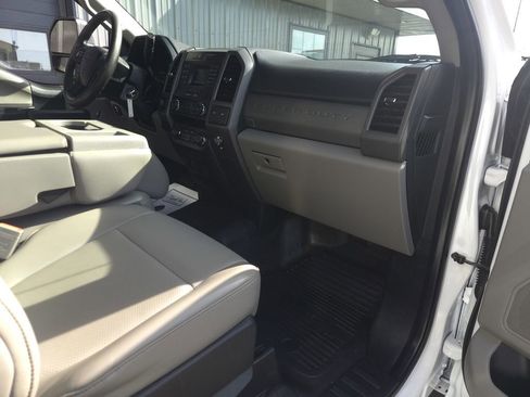 Used 2019 Ford F550 4x4 Regular Cab Super Duty image 17