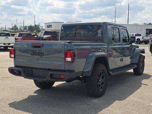 Used 2025 Jeep Gladiator Sport image 5