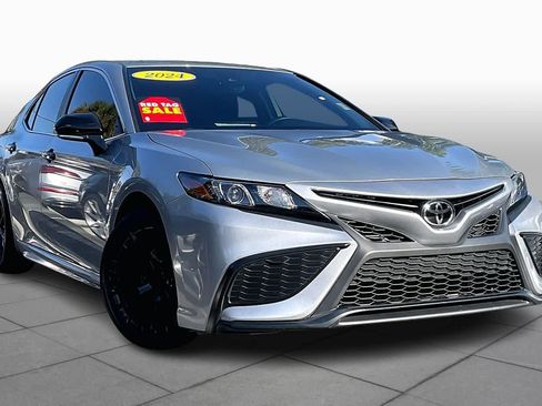 Used 2024 Toyota Camry SE w/ Convenience Package FWD image 3