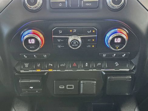 Used 2020 GMC Sierra 2500 AT4 w/ AT4 Premium Package AWD/4WD image 18