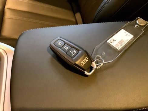 Used 2025 Audi Q5 Premium w/ Convenience Package AWD/4WD image 20