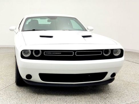Used 2018 Dodge Challenger SXT image 2