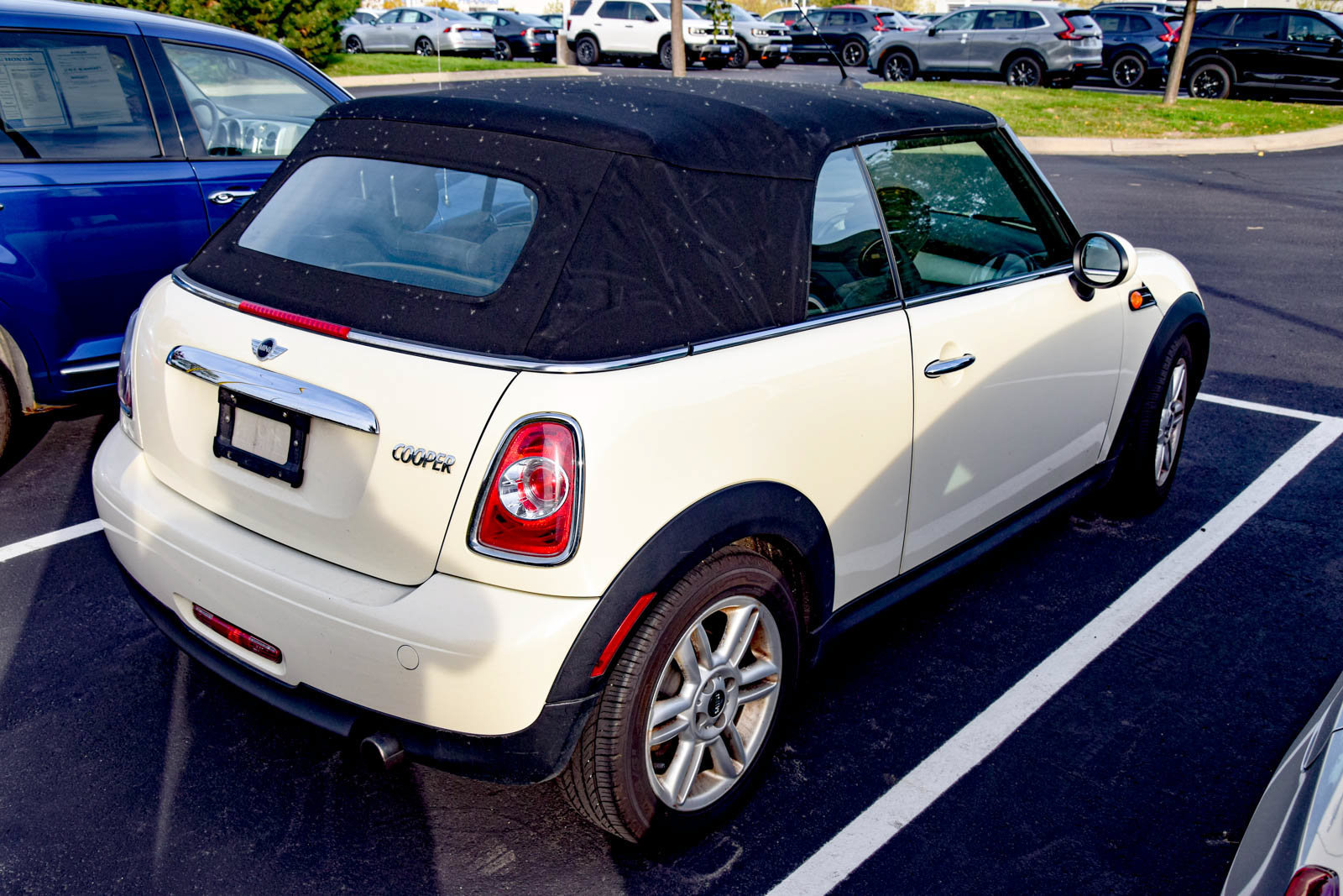 Used 2011 MINI Cooper Convertible FWD image 15