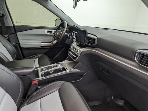 Certified 2022 Ford Explorer XLT w/ Equipment Group 202A image 41