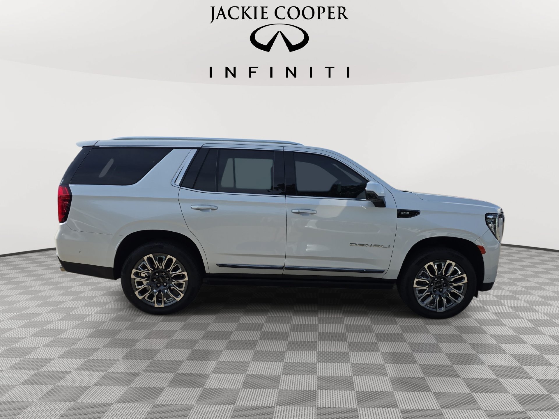 Used 2023 GMC Yukon Denali Ultimate AWD/4WD image 4