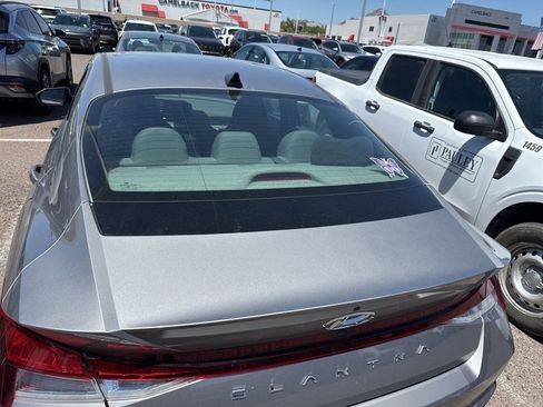 Used 2023 Hyundai Elantra SEL FWD image 5
