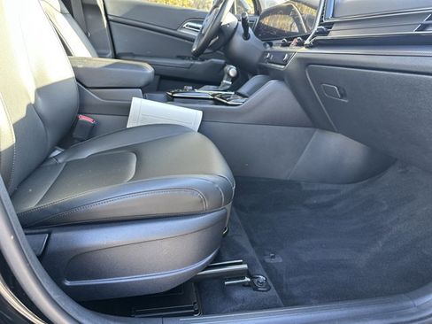 Used 2023 Kia Sportage SX image 16