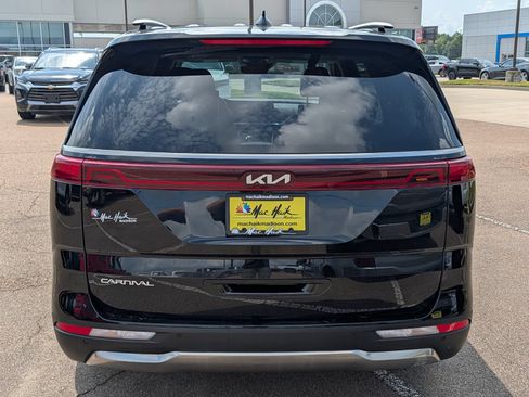 Used 2024 Kia Carnival SX Prestige FWD image 4