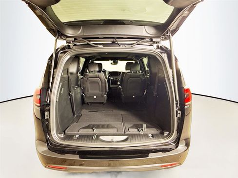 New 2026 Chrysler Pacifica Limited w/ S Appearance Package image 27