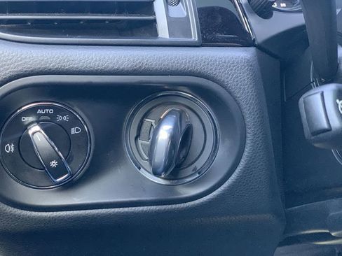 Used 2023 Porsche Macan image 14