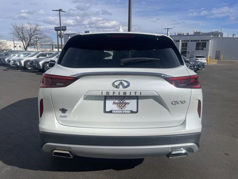 Used 2024 INFINITI QX50 Sensory image 6