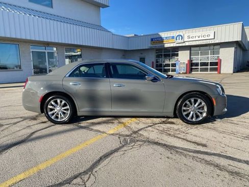 Certified 2019 Chrysler 300 Limited w/ Safetytec Plus Group image 2