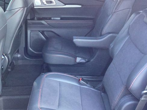 Used 2025 Ford Explorer ST image 17