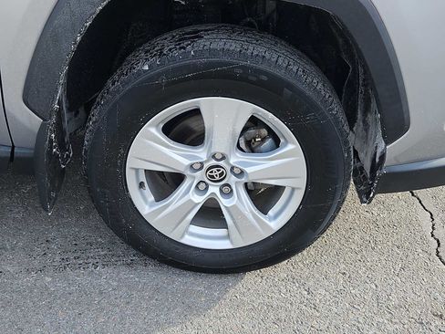 Used 2021 Toyota RAV4 XLE w/ Convenience Package image 11