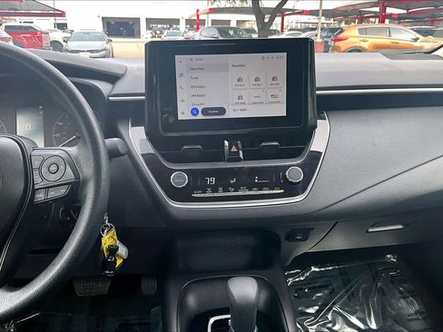 Used 2025 Toyota Corolla LE image 6