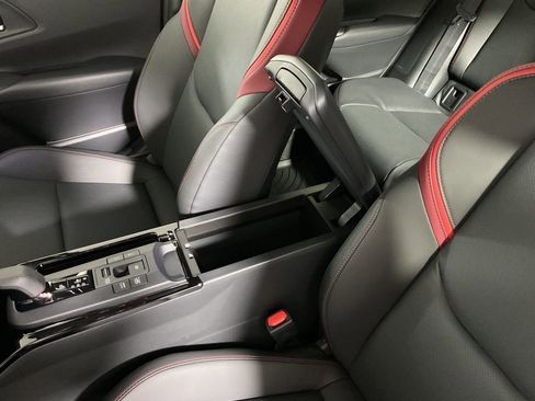 New 2025 Toyota Prius Plug-In Hybrid image 31