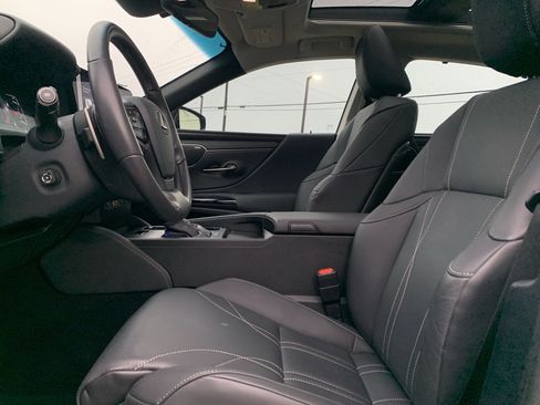 Certified 2025 Lexus ES 350 w/ Ultra Luxury Package image 16