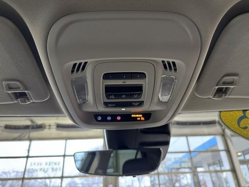 Used 2023 Buick Envision Avenir image 24