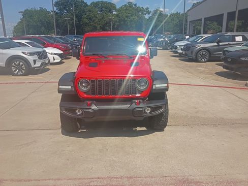 Used 2025 Jeep Wrangler Unlimited Rubicon w/ Convenience Group AWD/4WD image 5
