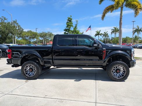 Used 2024 Ford F250 Lariat w/ Lariat Ultimate Package AWD/4WD image 3