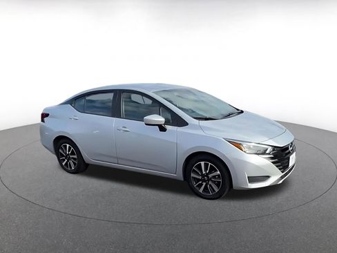 Used 2025 Nissan Versa SV image 2