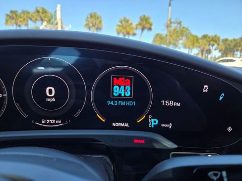 Used 2022 Porsche Taycan Base image 30