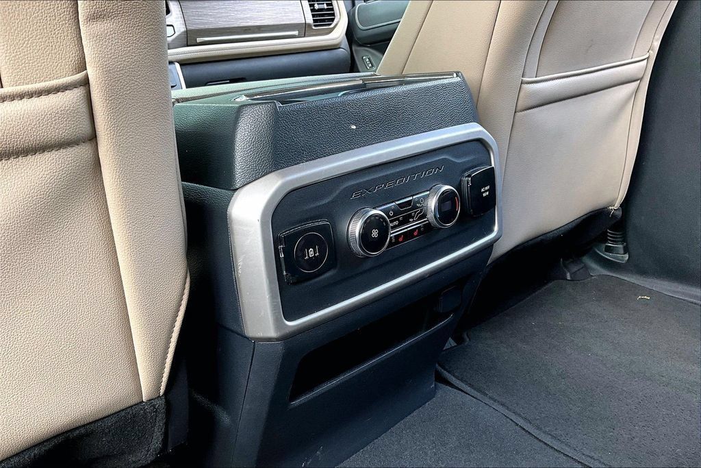 Used 2024 Ford Expedition Limited AWD/4WD image 10