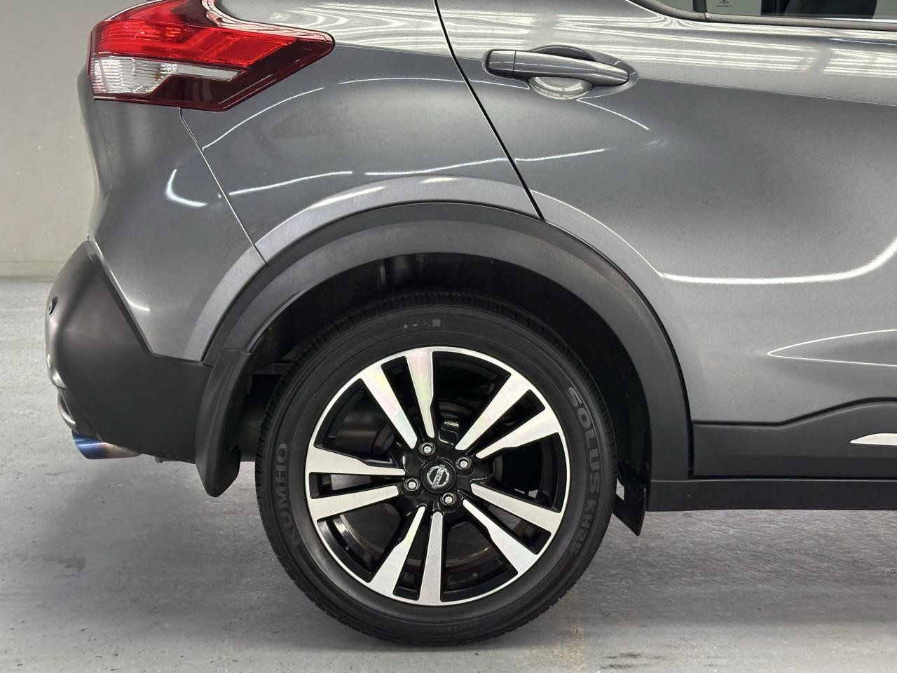 Used 2020 Nissan Kicks SR w/ SR Premium Package FWD image 10