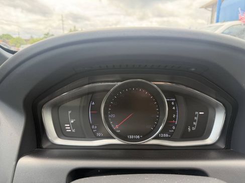 Used 2016 Volvo XC60 T5 Premier w/ Proximity Package FWD image 19