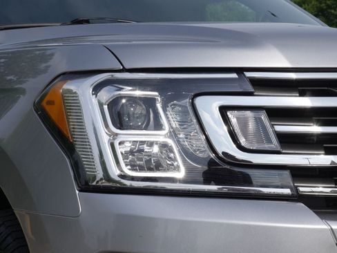 Used 2021 Ford Expedition XLT AWD/4WD image 3