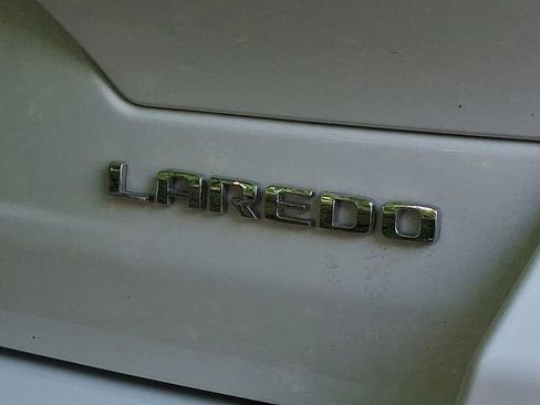 Used 2023 Jeep Grand Cherokee Laredo image 9