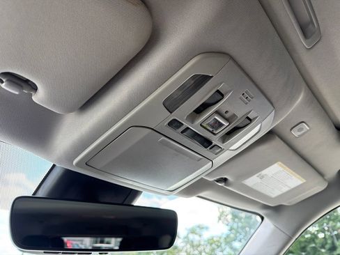 Used 2023 Toyota Highlander XLE AWD/4WD image 33