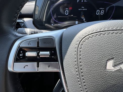 Used 2025 Kia Telluride S FWD image 29