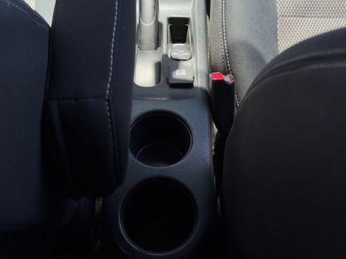 Used 2015 Nissan Versa SV FWD image 22