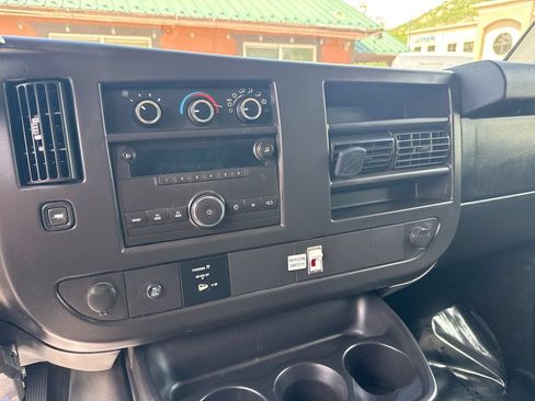 Used 2014 Chevrolet Express 2500 RWD image 11