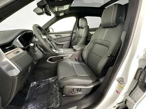 Certified 2026 Jaguar F-PACE R-Dynamic S AWD/4WD image 19