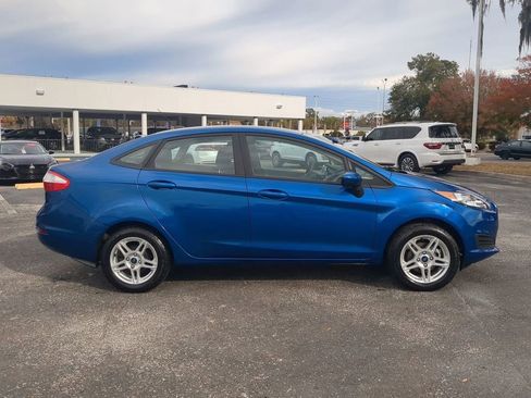 Used 2019 Ford Fiesta SE image 3