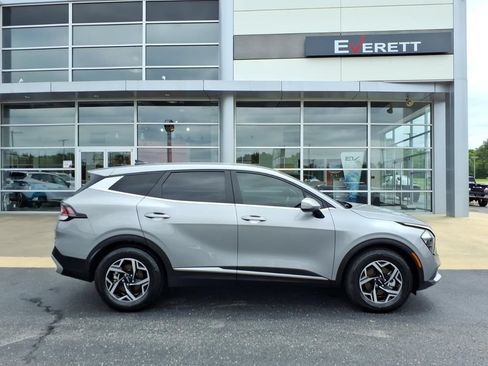 Used 2023 Kia Sportage LX FWD image 3