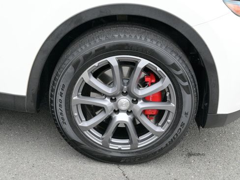 Certified 2018 Maserati Levante image 12