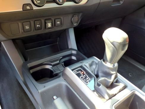 Used 2020 Toyota Tacoma SR5 RWD image 21