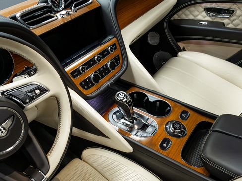 Used 2021 Bentley Bentayga w/ First Edition Specification AWD/4WD image 74