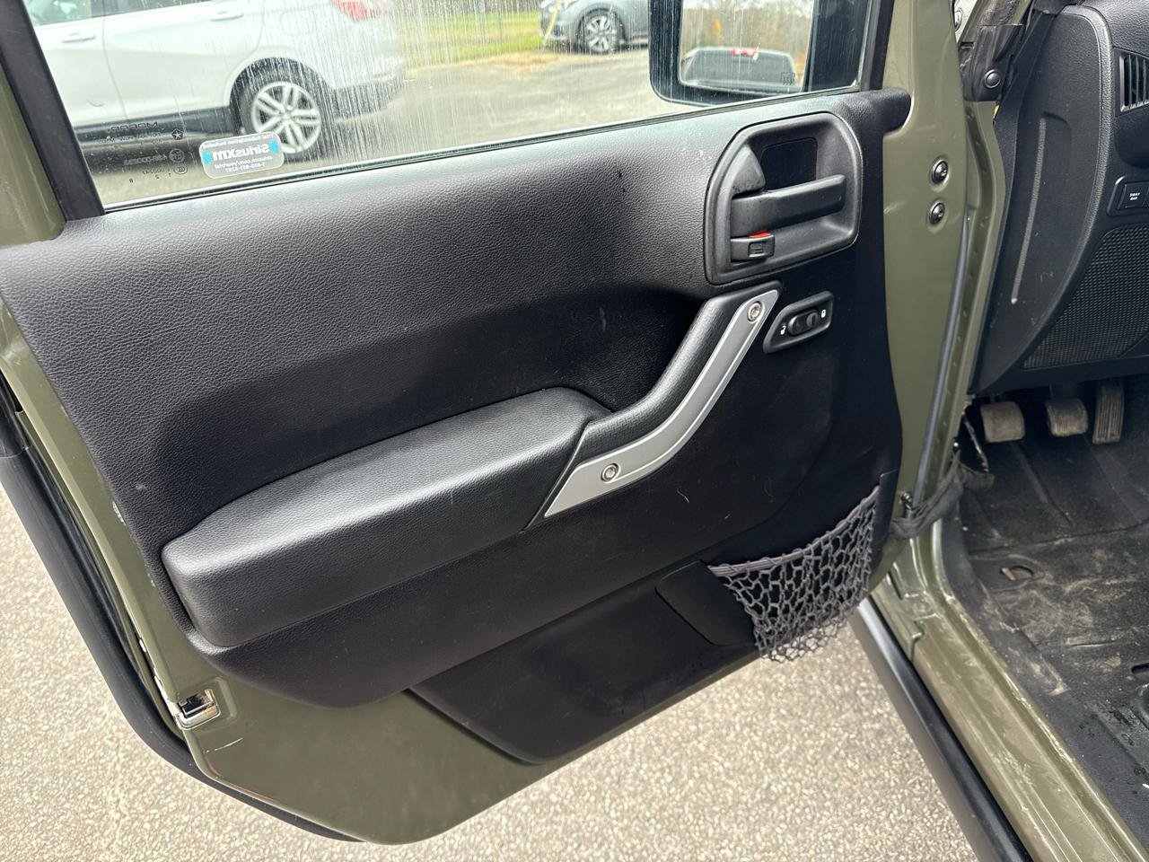 Used 2015 Jeep Wrangler Unlimited Rubicon w/ Connectivity Group AWD/4WD image 22