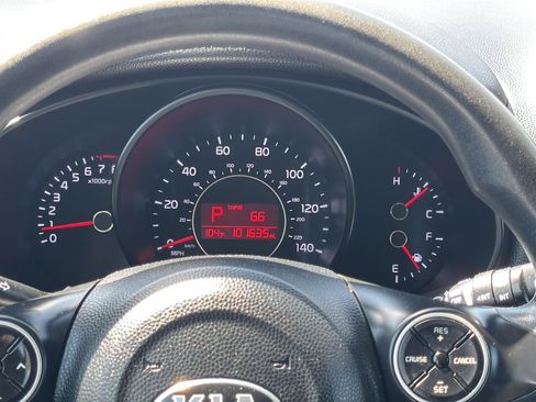 Used 2014 Kia Soul + FWD image 29