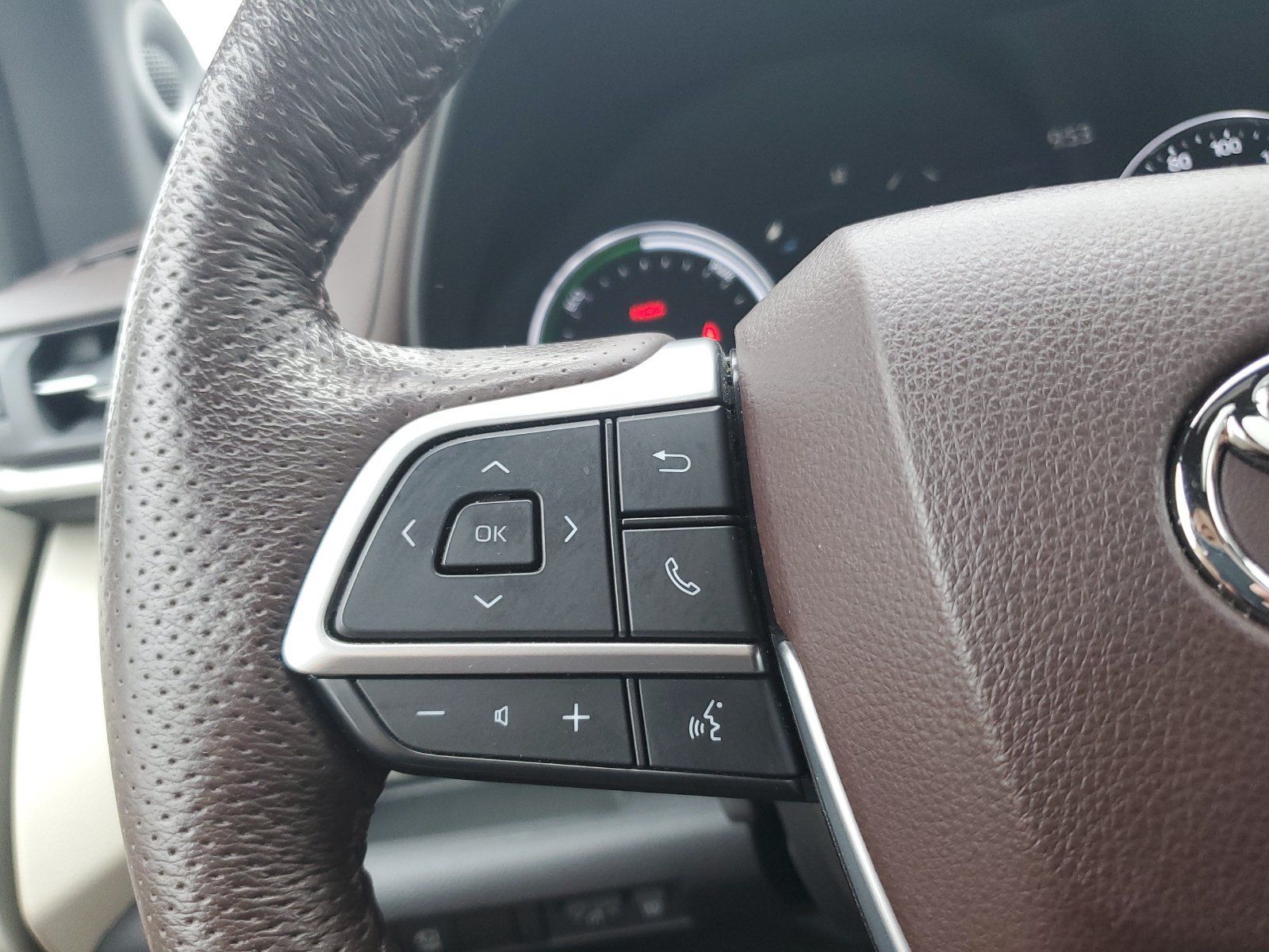 Used 2022 Toyota Sienna Platinum AWD/4WD image 22